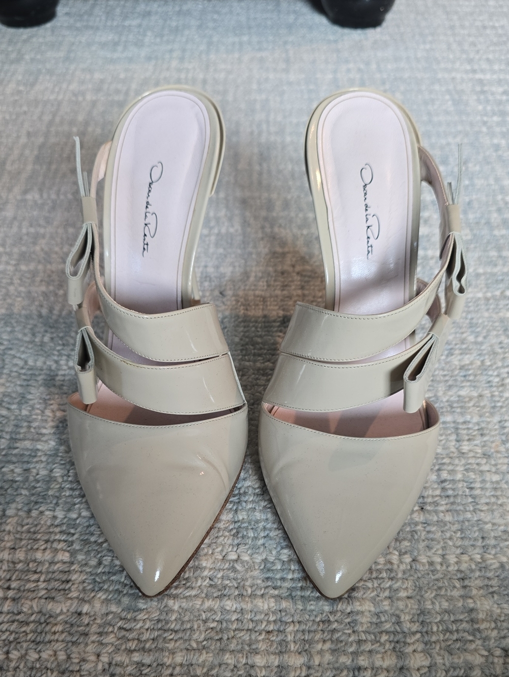 Oscar de la Renta Cream Patent Leather Pointed Slingback Mules with Bows